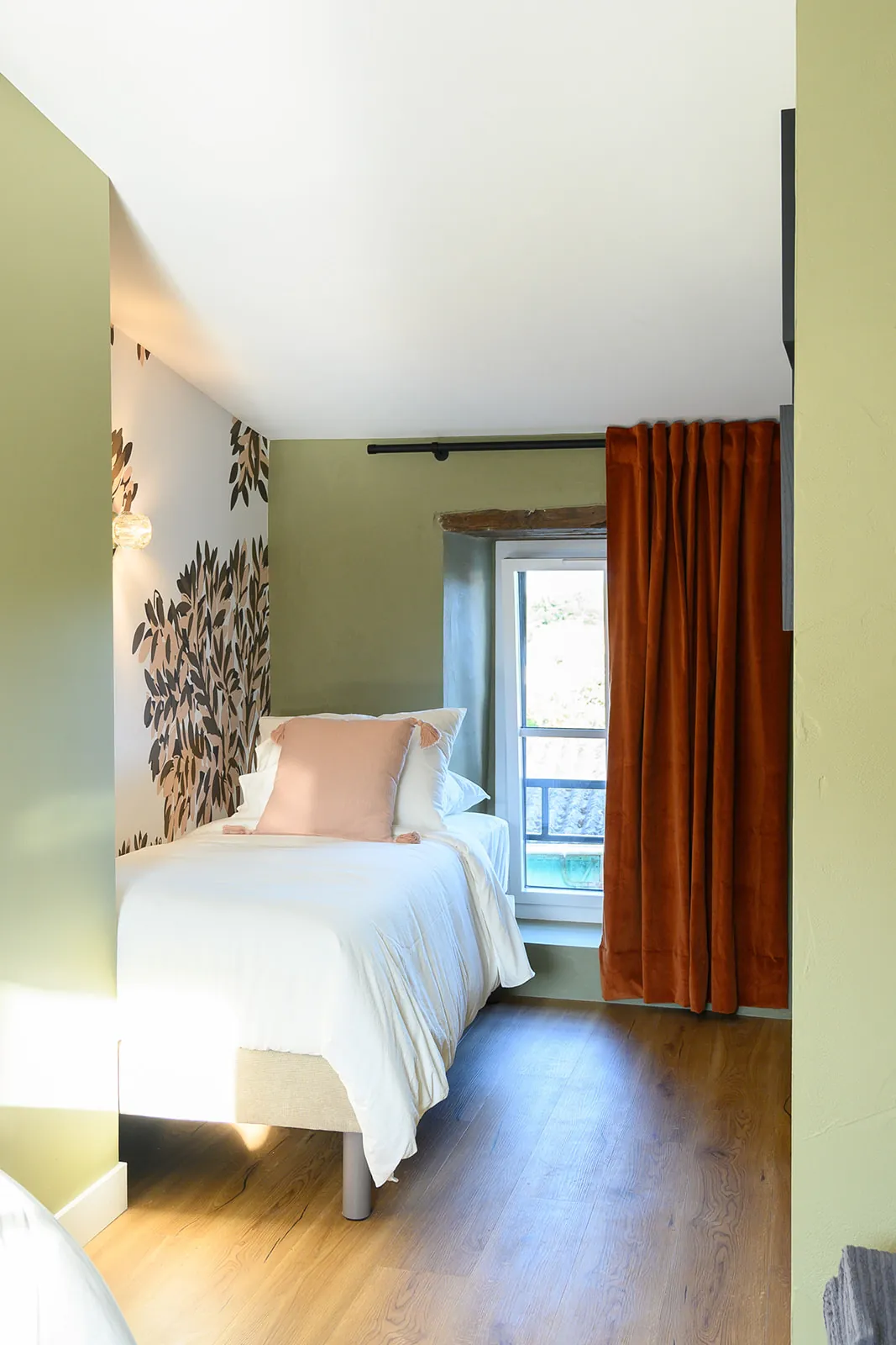 De Fauveau bedroom — Atelier d'Artistes