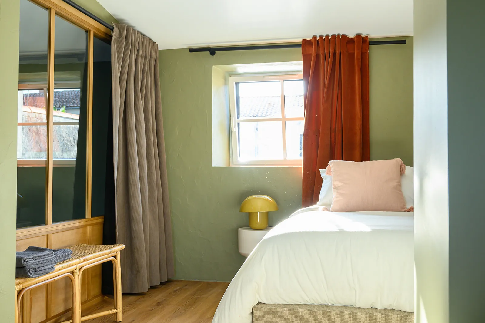 De Fauveau bedroom — Atelier d'Artistes