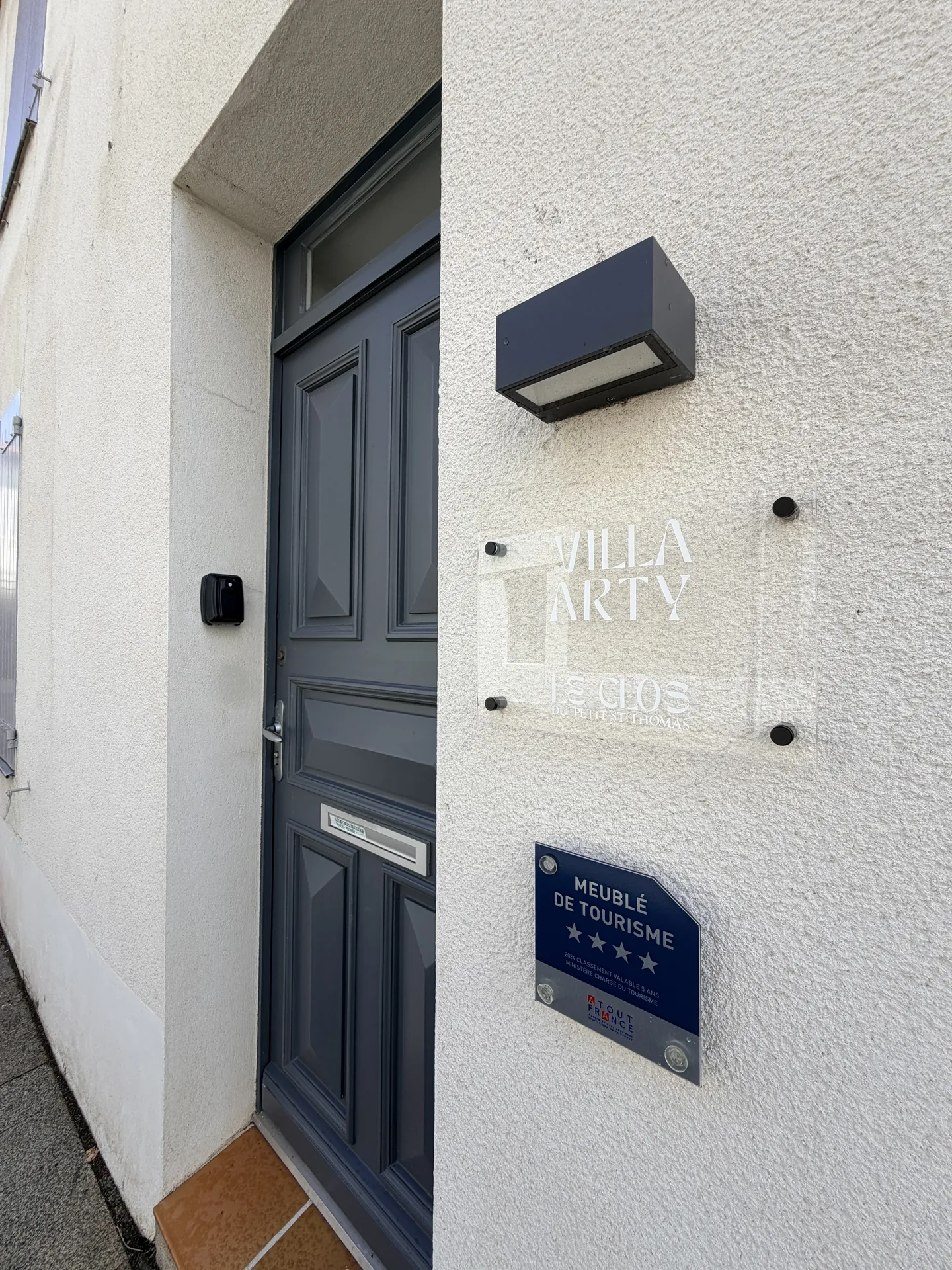Private entrances — Le Clos