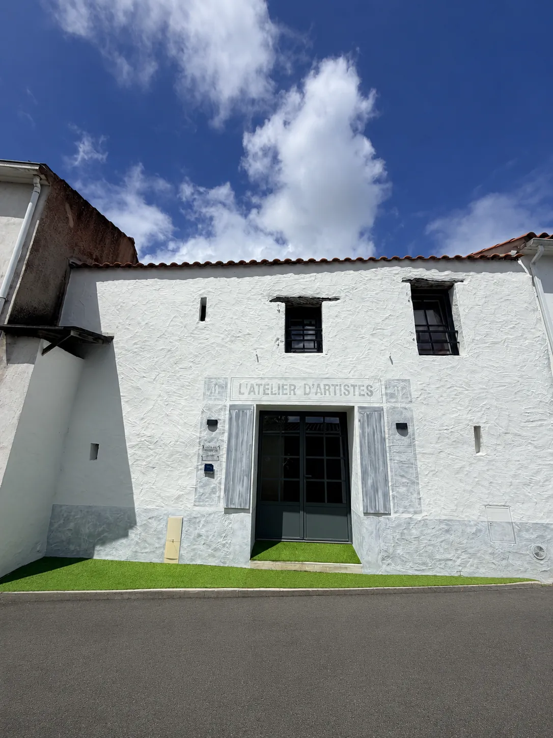 Private entrances — Le Clos